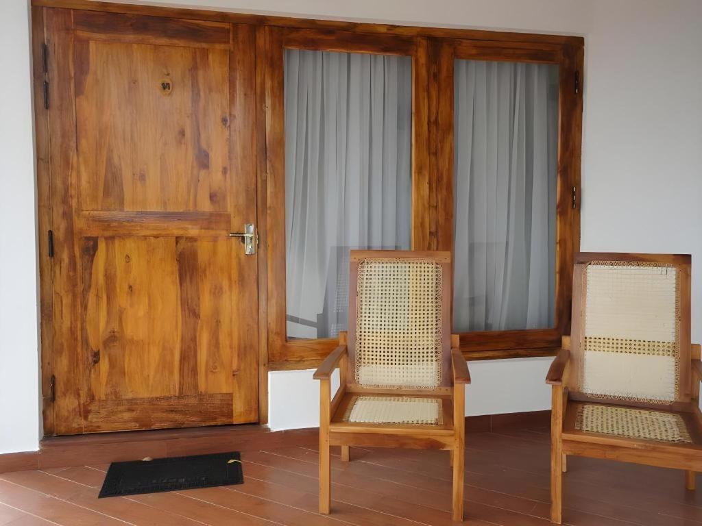 Naaval Hotel Батикалоа Екстериор снимка