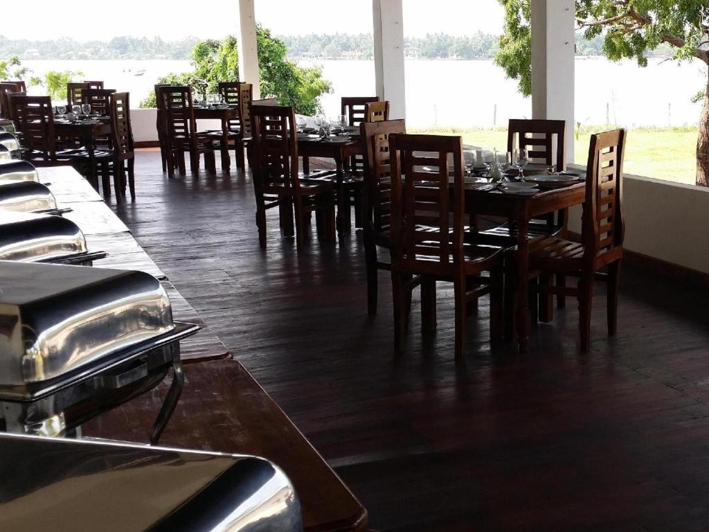 Naaval Hotel Батикалоа Екстериор снимка