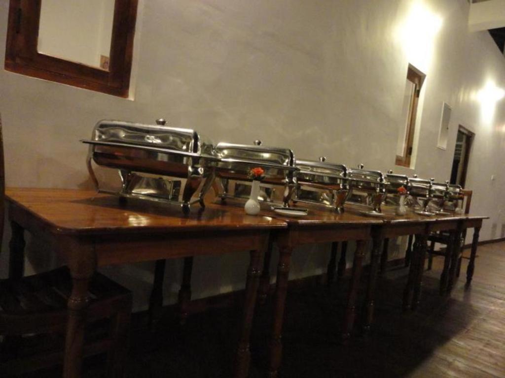 Naaval Hotel Батикалоа Екстериор снимка