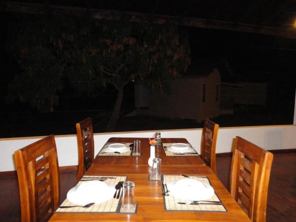 Naaval Hotel Батикалоа Екстериор снимка