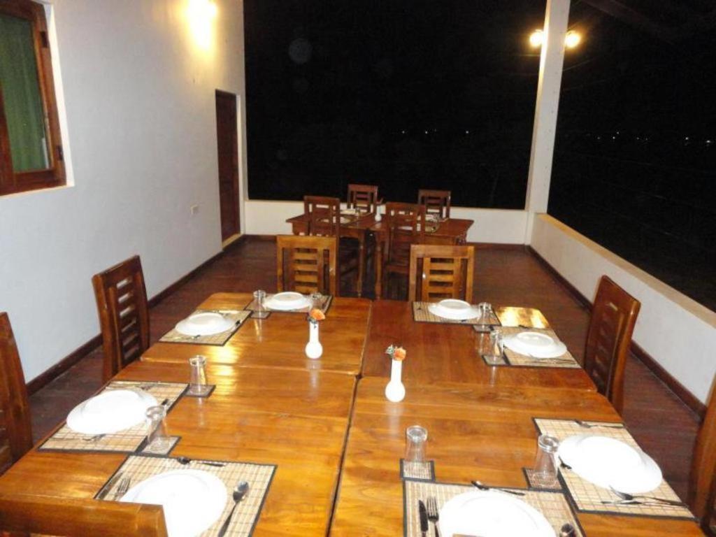 Naaval Hotel Батикалоа Екстериор снимка
