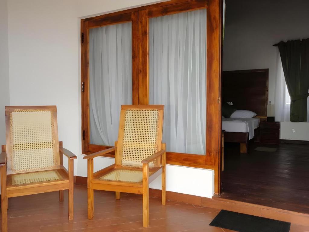 Naaval Hotel Батикалоа Екстериор снимка