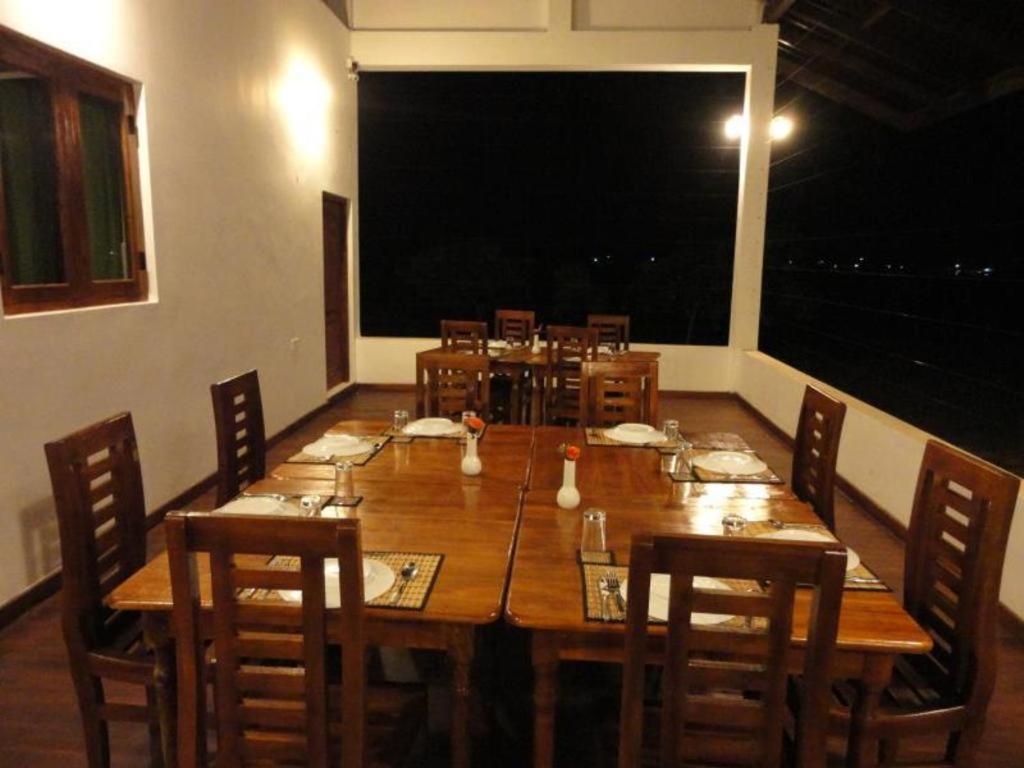 Naaval Hotel Батикалоа Екстериор снимка