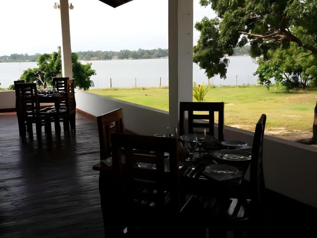 Naaval Hotel Батикалоа Екстериор снимка