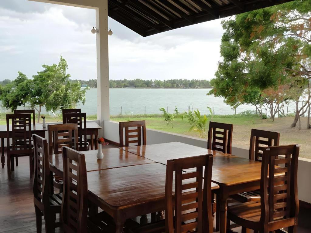 Naaval Hotel Батикалоа Екстериор снимка
