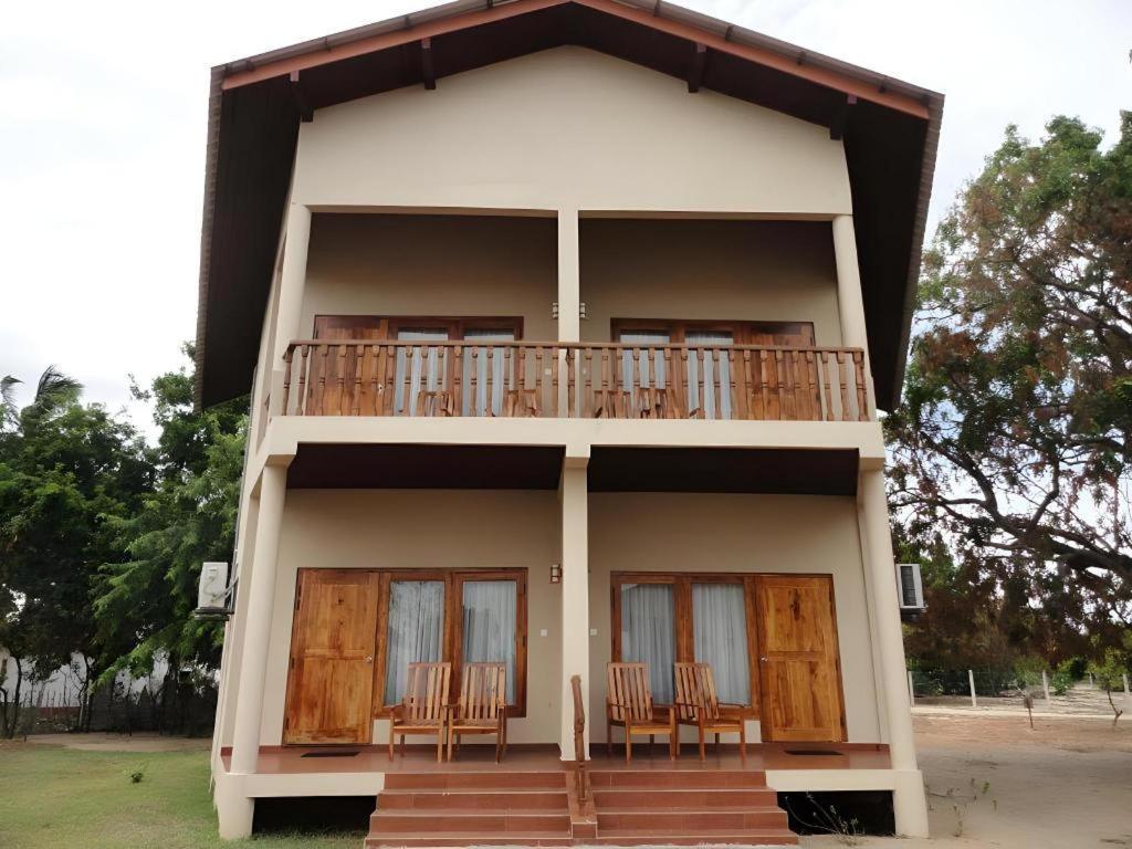 Naaval Hotel Батикалоа Екстериор снимка
